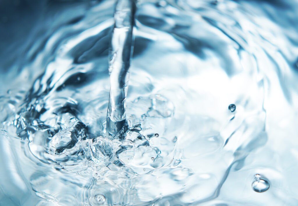 水素水は本当はただの水なのか？いいえ、もちろん違います！その効果について説明します！
